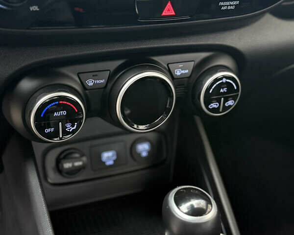 Білий Хендай Venue, об'ємом двигуна 1.59 л та пробігом 145 тис. км за 15300 $, фото 22 на Automoto.ua