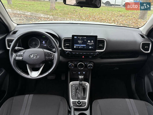 Білий Хендай Venue, об'ємом двигуна 1.59 л та пробігом 145 тис. км за 15300 $, фото 15 на Automoto.ua