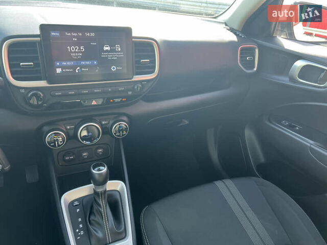 Белый Хендай Venue, объемом двигателя 1.59 л и пробегом 142 тыс. км за 16500 $, фото 27 на Automoto.ua