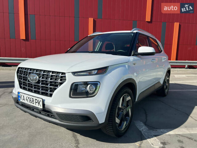 Белый Хендай Venue, объемом двигателя 1.59 л и пробегом 142 тыс. км за 16500 $, фото 3 на Automoto.ua