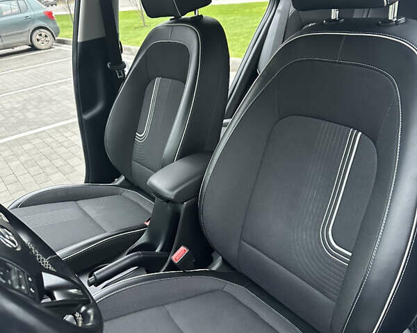 Белый Хендай Venue, объемом двигателя 1.59 л и пробегом 49 тыс. км за 19500 $, фото 22 на Automoto.ua