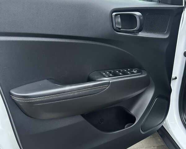 Белый Хендай Venue, объемом двигателя 1.59 л и пробегом 49 тыс. км за 19500 $, фото 20 на Automoto.ua