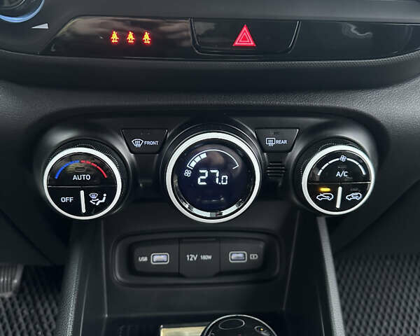 Белый Хендай Venue, объемом двигателя 1.59 л и пробегом 49 тыс. км за 19500 $, фото 27 на Automoto.ua