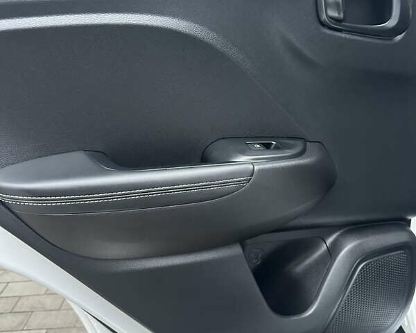 Белый Хендай Venue, объемом двигателя 1.59 л и пробегом 49 тыс. км за 19500 $, фото 18 на Automoto.ua