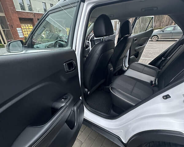 Белый Хендай Venue, объемом двигателя 1.59 л и пробегом 49 тыс. км за 19500 $, фото 17 на Automoto.ua