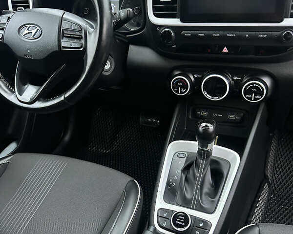 Белый Хендай Venue, объемом двигателя 1.59 л и пробегом 49 тыс. км за 19500 $, фото 8 на Automoto.ua