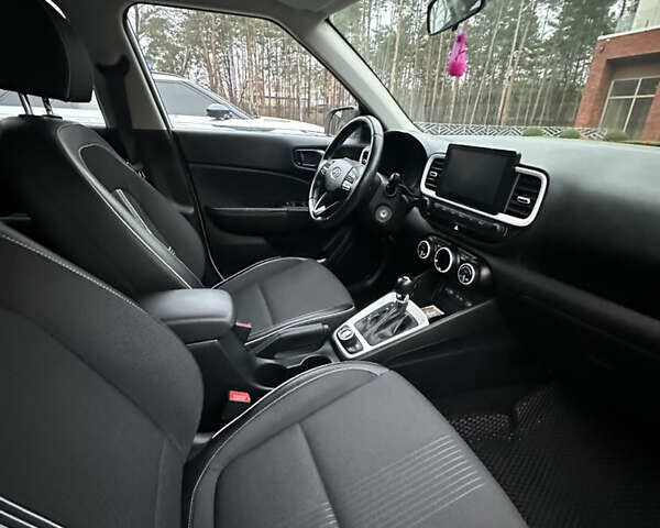 Белый Хендай Venue, объемом двигателя 1.59 л и пробегом 49 тыс. км за 19500 $, фото 11 на Automoto.ua