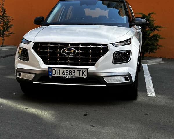 Белый Хендай Venue, объемом двигателя 1.6 л и пробегом 7 тыс. км за 24870 $, фото 3 на Automoto.ua