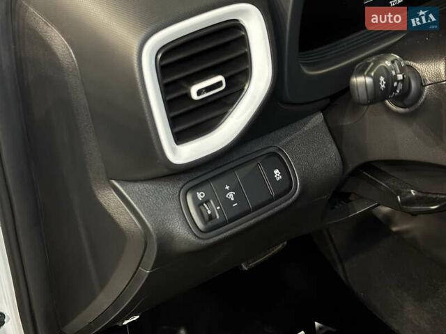 Белый Хендай Venue, объемом двигателя 1.6 л и пробегом 7 тыс. км за 22500 $, фото 21 на Automoto.ua