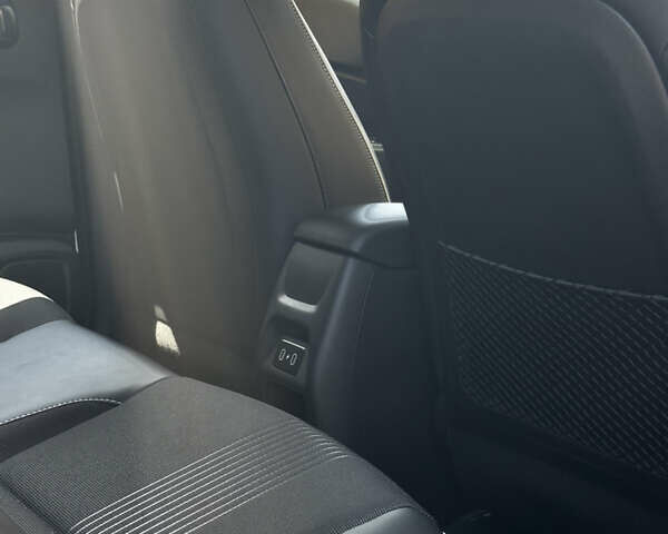 Белый Хендай Venue, объемом двигателя 1.6 л и пробегом 7 тыс. км за 24870 $, фото 6 на Automoto.ua