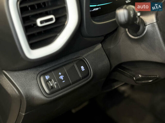 Белый Хендай Venue, объемом двигателя 1.6 л и пробегом 7 тыс. км за 22500 $, фото 34 на Automoto.ua