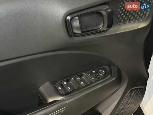 Белый Хендай Venue, объемом двигателя 1.6 л и пробегом 7 тыс. км за 22500 $, фото 20 на Automoto.ua