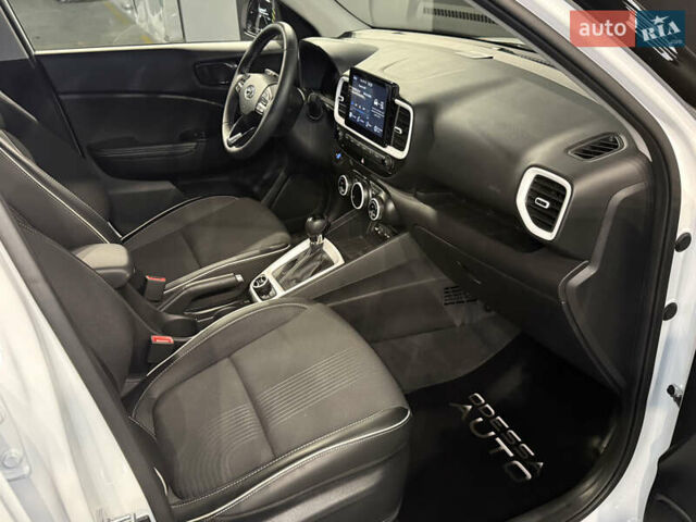 Белый Хендай Venue, объемом двигателя 1.6 л и пробегом 7 тыс. км за 22500 $, фото 22 на Automoto.ua