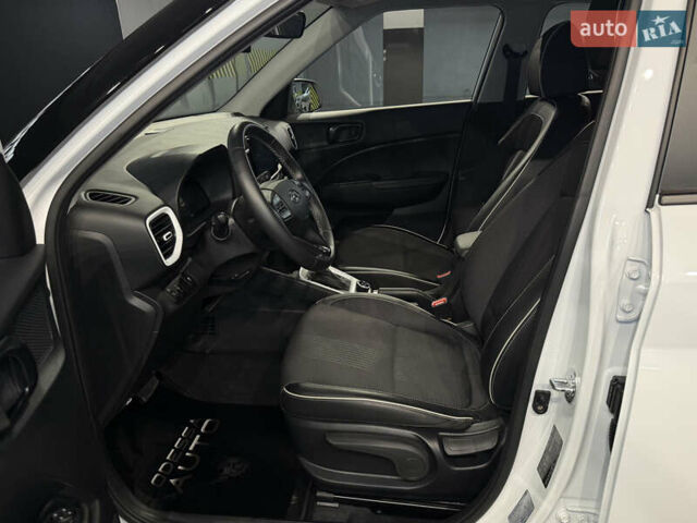 Белый Хендай Venue, объемом двигателя 1.6 л и пробегом 7 тыс. км за 22500 $, фото 19 на Automoto.ua