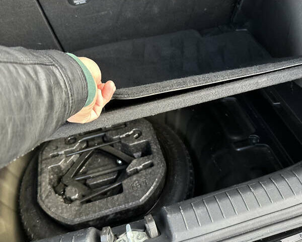 Черный Хендай Venue, объемом двигателя 1.59 л и пробегом 147 тыс. км за 14500 $, фото 24 на Automoto.ua