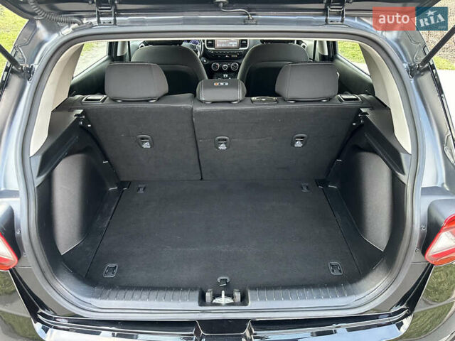 Черный Хендай Venue, объемом двигателя 1.59 л и пробегом 133 тыс. км за 14600 $, фото 54 на Automoto.ua