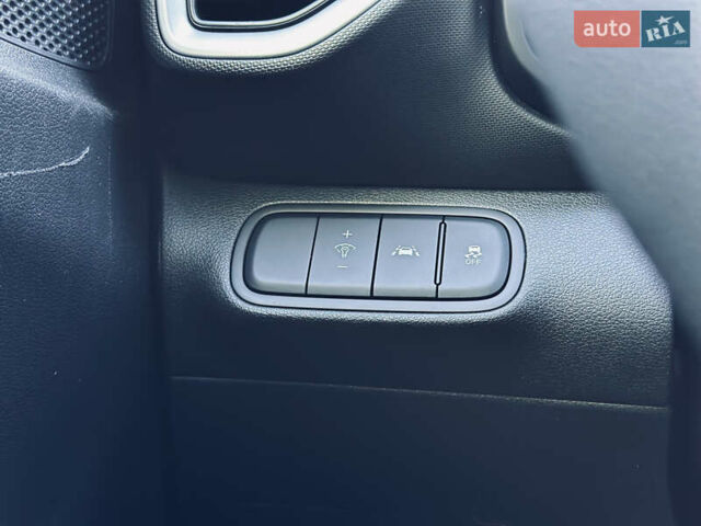 Черный Хендай Venue, объемом двигателя 1.6 л и пробегом 56 тыс. км за 12900 $, фото 68 на Automoto.ua