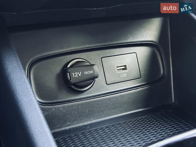 Черный Хендай Venue, объемом двигателя 1.6 л и пробегом 56 тыс. км за 12900 $, фото 72 на Automoto.ua