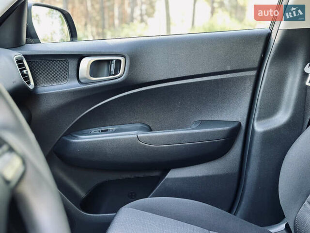 Черный Хендай Venue, объемом двигателя 1.6 л и пробегом 56 тыс. км за 12900 $, фото 65 на Automoto.ua
