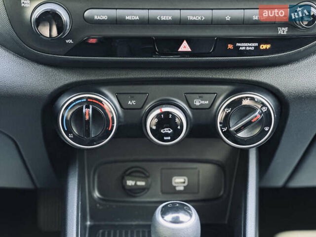 Черный Хендай Venue, объемом двигателя 1.6 л и пробегом 56 тыс. км за 12900 $, фото 54 на Automoto.ua