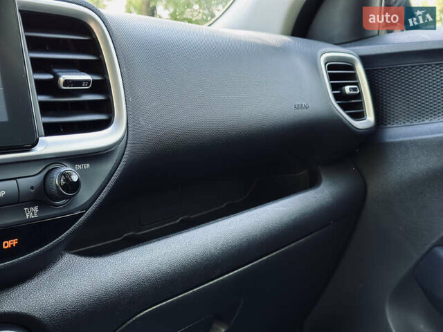 Черный Хендай Venue, объемом двигателя 1.6 л и пробегом 56 тыс. км за 12900 $, фото 73 на Automoto.ua