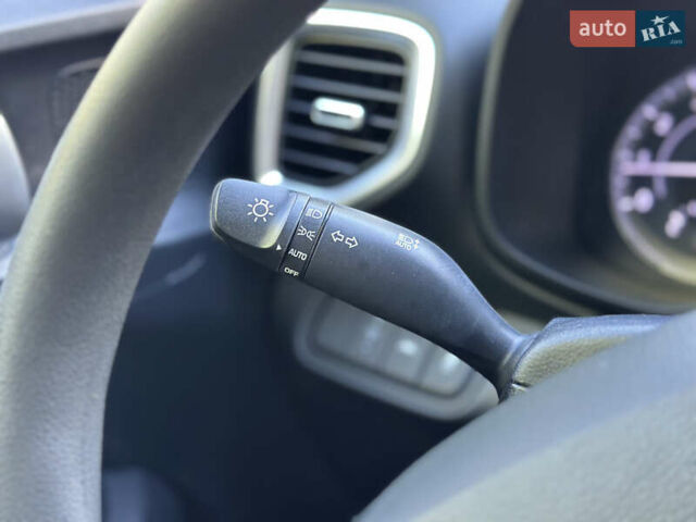 Черный Хендай Venue, объемом двигателя 1.6 л и пробегом 56 тыс. км за 12900 $, фото 71 на Automoto.ua