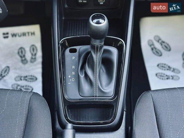 Черный Хендай Venue, объемом двигателя 1.6 л и пробегом 56 тыс. км за 12900 $, фото 61 на Automoto.ua