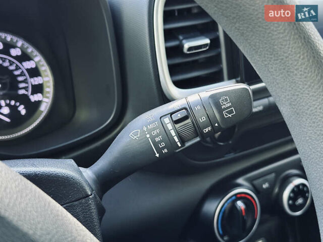 Черный Хендай Venue, объемом двигателя 1.6 л и пробегом 56 тыс. км за 12900 $, фото 70 на Automoto.ua