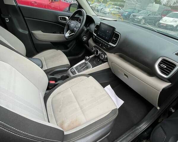 Черный Хендай Venue, объемом двигателя 1.6 л и пробегом 72 тыс. км за 10100 $, фото 22 на Automoto.ua