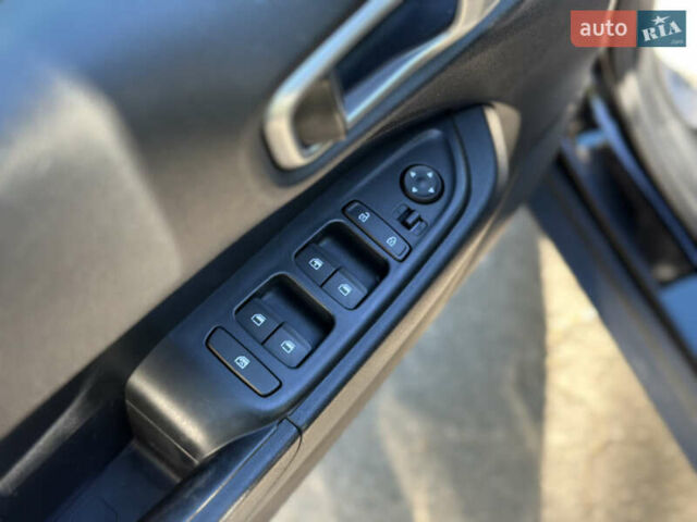 Черный Хендай Venue, объемом двигателя 1.6 л и пробегом 56 тыс. км за 12900 $, фото 38 на Automoto.ua