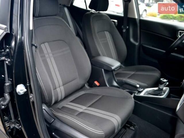 Чорний Хендай Venue, об'ємом двигуна 1.59 л та пробігом 10 тис. км за 18700 $, фото 98 на Automoto.ua