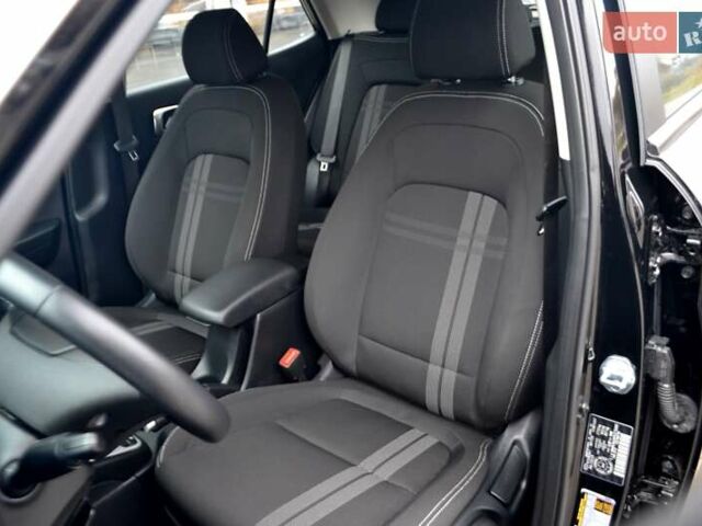 Чорний Хендай Venue, об'ємом двигуна 1.59 л та пробігом 10 тис. км за 18700 $, фото 45 на Automoto.ua