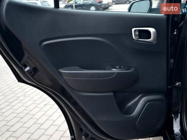 Чорний Хендай Venue, об'ємом двигуна 1.59 л та пробігом 10 тис. км за 18700 $, фото 105 на Automoto.ua