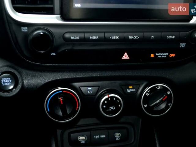 Чорний Хендай Venue, об'ємом двигуна 1.59 л та пробігом 10 тис. км за 18700 $, фото 80 на Automoto.ua