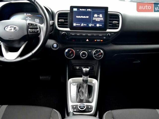 Чорний Хендай Venue, об'ємом двигуна 1.59 л та пробігом 10 тис. км за 18700 $, фото 100 на Automoto.ua