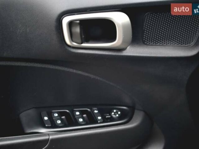 Чорний Хендай Venue, об'ємом двигуна 1.59 л та пробігом 10 тис. км за 18700 $, фото 38 на Automoto.ua