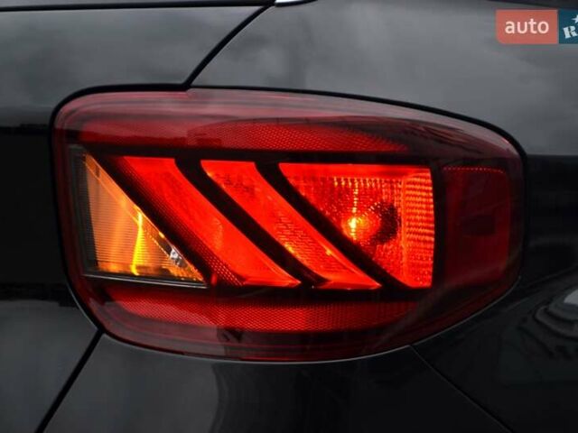 Чорний Хендай Venue, об'ємом двигуна 1.59 л та пробігом 10 тис. км за 18700 $, фото 5 на Automoto.ua