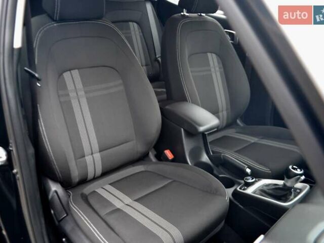 Чорний Хендай Venue, об'ємом двигуна 1.59 л та пробігом 10 тис. км за 18700 $, фото 99 на Automoto.ua