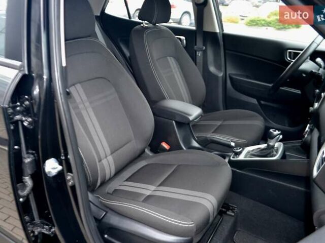 Чорний Хендай Venue, об'ємом двигуна 1.59 л та пробігом 10 тис. км за 18700 $, фото 97 на Automoto.ua