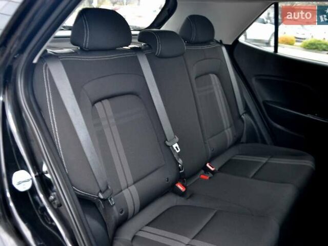 Чорний Хендай Venue, об'ємом двигуна 1.59 л та пробігом 10 тис. км за 18700 $, фото 114 на Automoto.ua