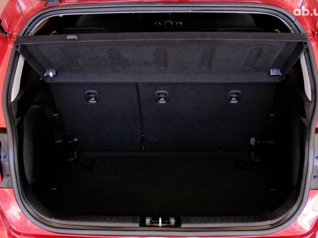 Красный Хендай Venue, объемом двигателя 1.6 л и пробегом 83 тыс. км за 15900 $, фото 8 на Automoto.ua