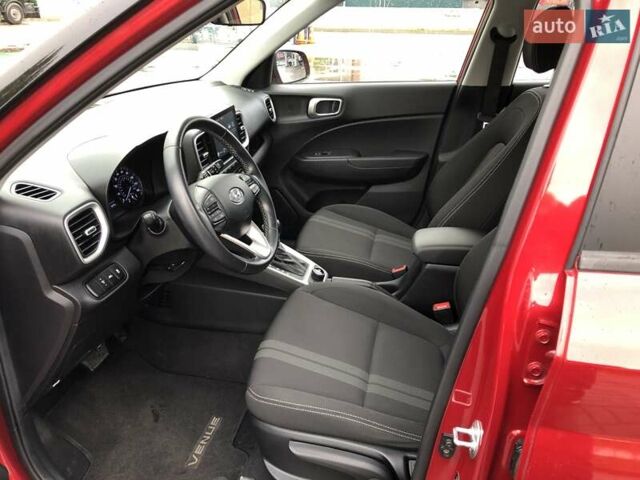 Червоний Хендай Venue, об'ємом двигуна 1.59 л та пробігом 24 тис. км за 16300 $, фото 7 на Automoto.ua