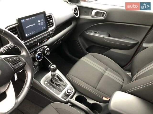Червоний Хендай Venue, об'ємом двигуна 1.59 л та пробігом 24 тис. км за 16300 $, фото 8 на Automoto.ua