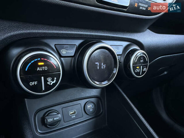 Хендай Venue, об'ємом двигуна 1.59 л та пробігом 145 тис. км за 14300 $, фото 15 на Automoto.ua