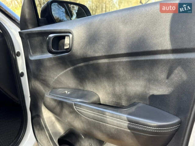 Хендай Venue, об'ємом двигуна 1.6 л та пробігом 35 тис. км за 17000 $, фото 46 на Automoto.ua