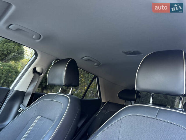 Хендай Venue, об'ємом двигуна 1.6 л та пробігом 35 тис. км за 17000 $, фото 33 на Automoto.ua