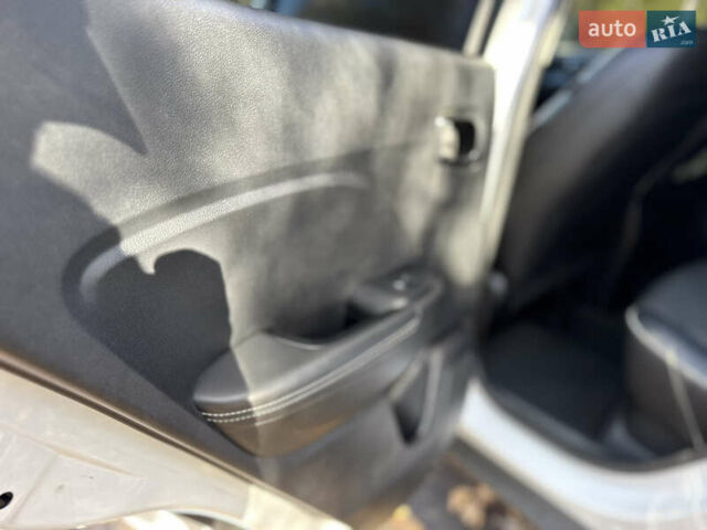 Хендай Venue, об'ємом двигуна 1.6 л та пробігом 35 тис. км за 17000 $, фото 39 на Automoto.ua