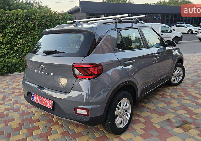 Серый Хендай Venue, объемом двигателя 1.59 л и пробегом 119 тыс. км за 14499 $, фото 4 на Automoto.ua