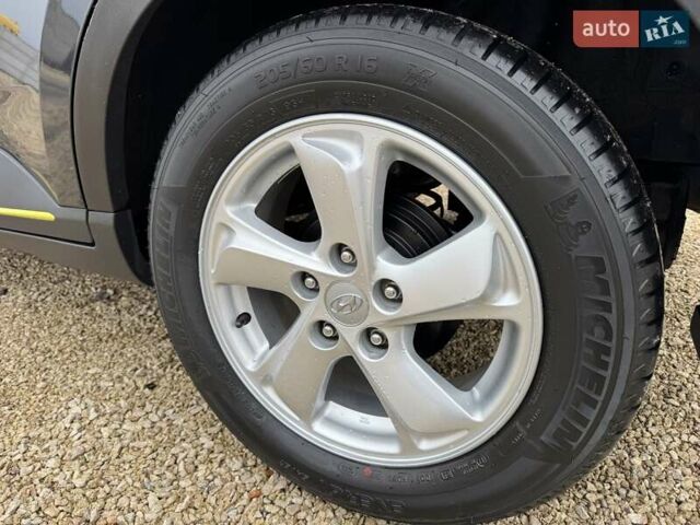 Серый Хендай Venue, объемом двигателя 1.59 л и пробегом 57 тыс. км за 14900 $, фото 13 на Automoto.ua