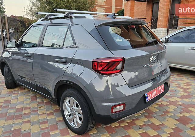 Серый Хендай Venue, объемом двигателя 1.59 л и пробегом 119 тыс. км за 14499 $, фото 5 на Automoto.ua